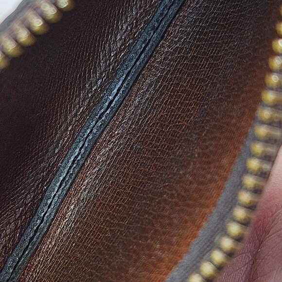 Louis Vuitton Monogram Pochette ClΓ©s - Picture 13 of 15